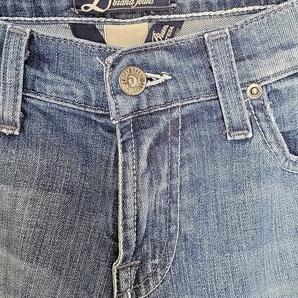 Lucky Brand Logan Classic Rider Crop Jeans 6/28 Y2K Light Wash Mid Rise Capri